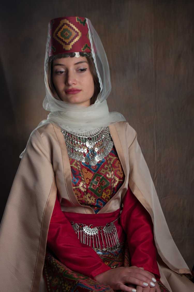 Чуха армянский костюм