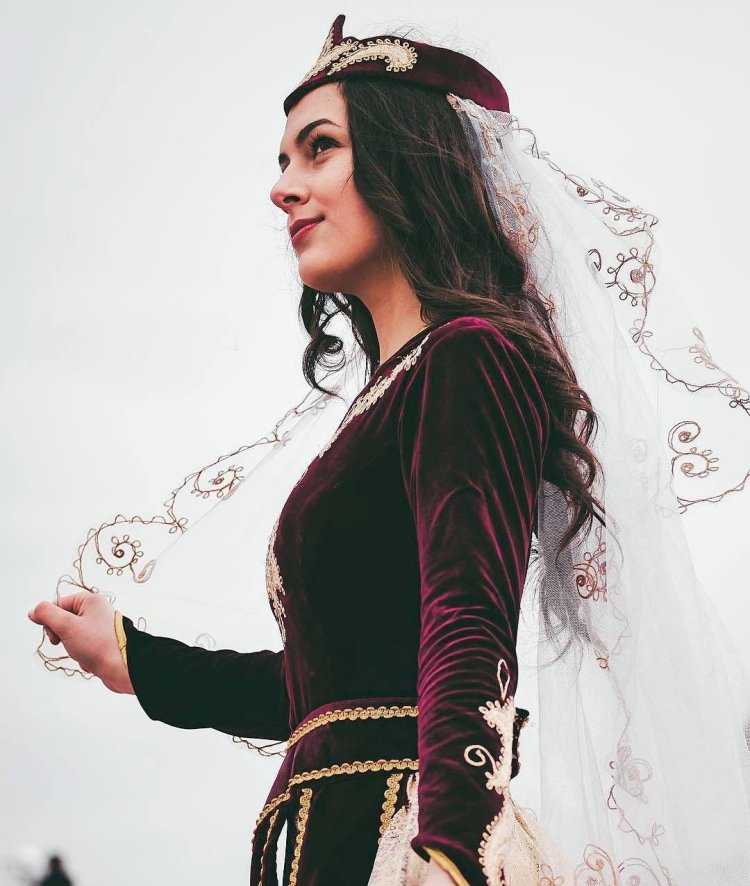 Армянский национальный головной убор женский