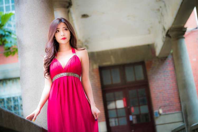 Красивые азиатки в платье