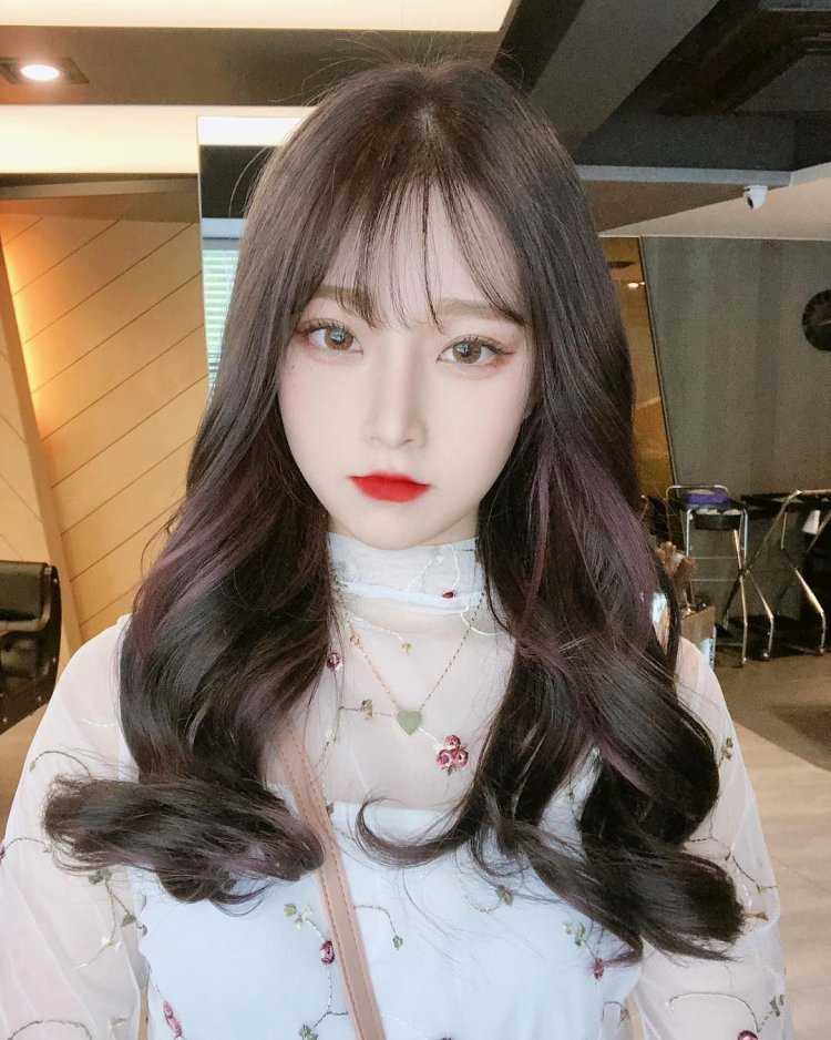 Прозрачная челка кореянки