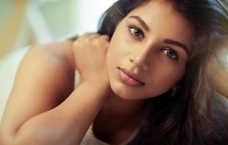 Девушки кареглазые брюнетки