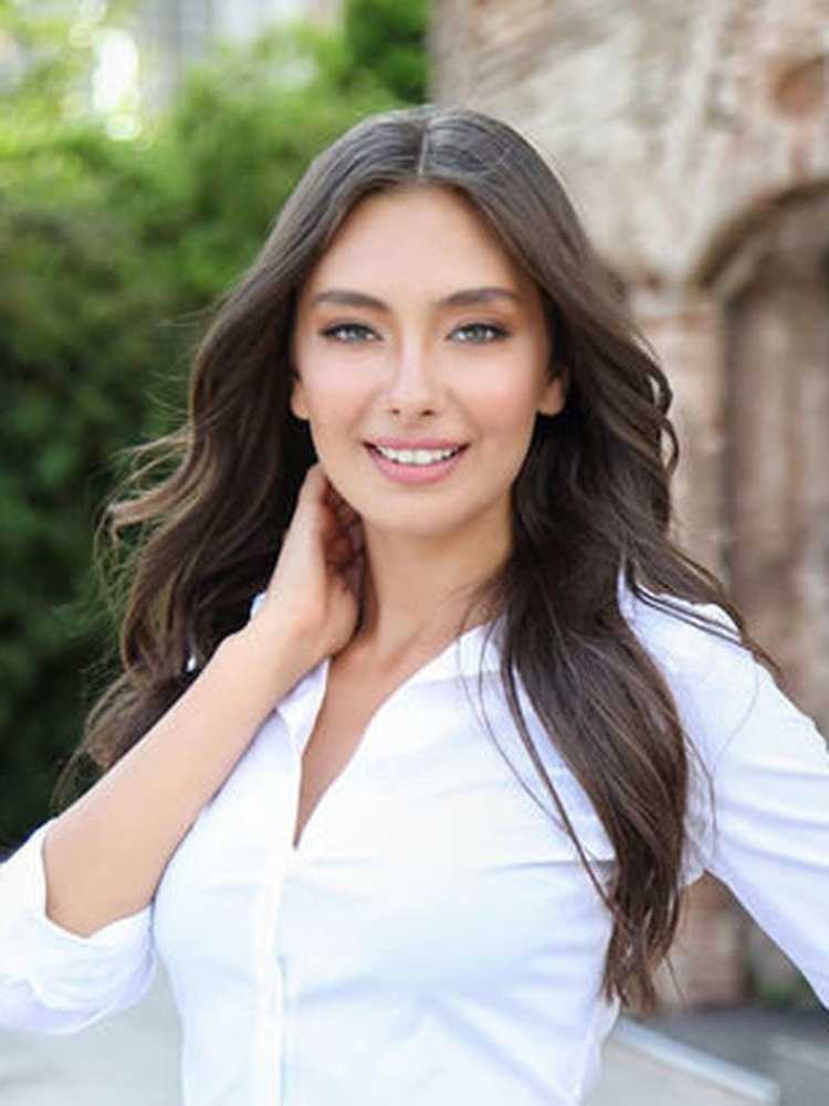 Неслихан Атагюл Неслихан Атагюл