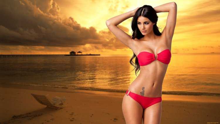 Девушка в купальнике