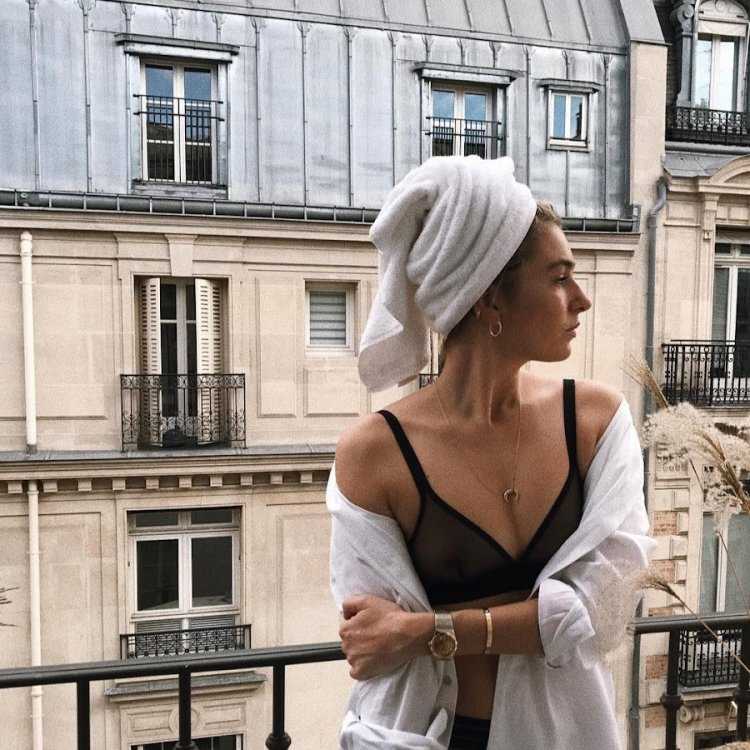 Французская девушка 16+