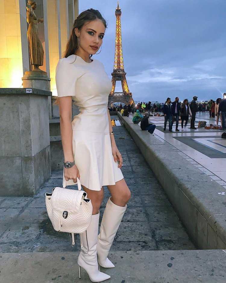 Xenia Tchoumitcheva чулки