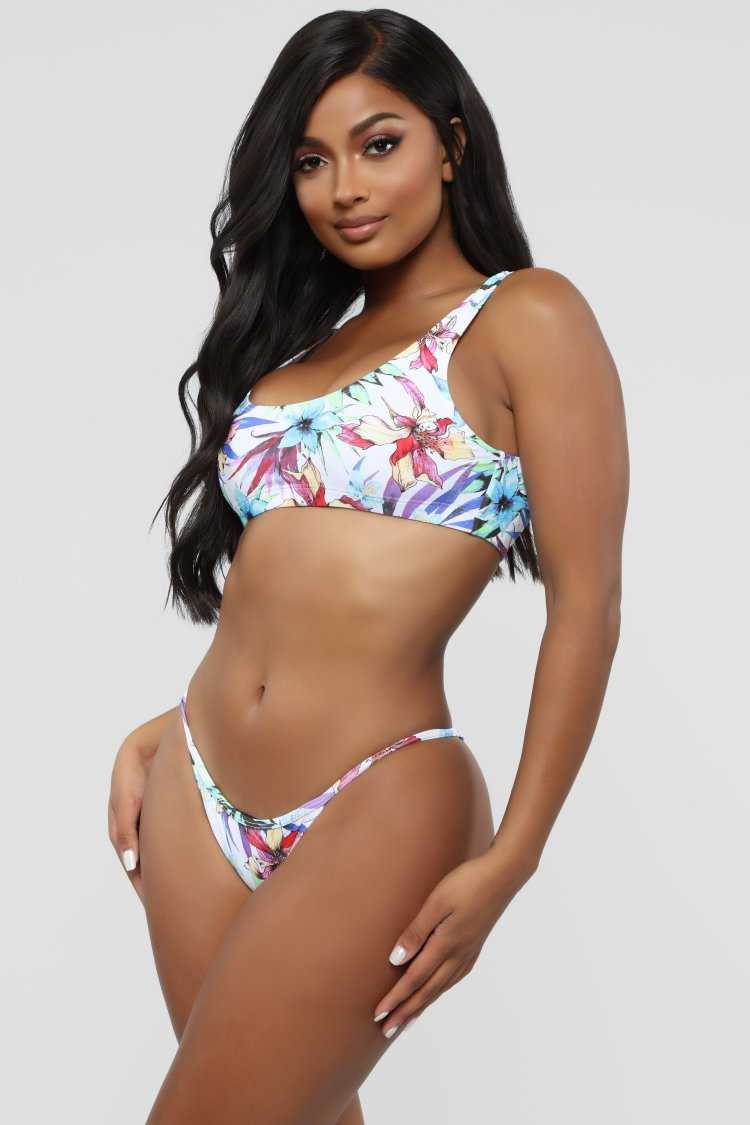 Индийские красотки в купальниках