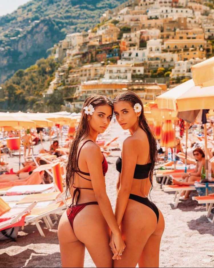 Elisha Herbert близняшки