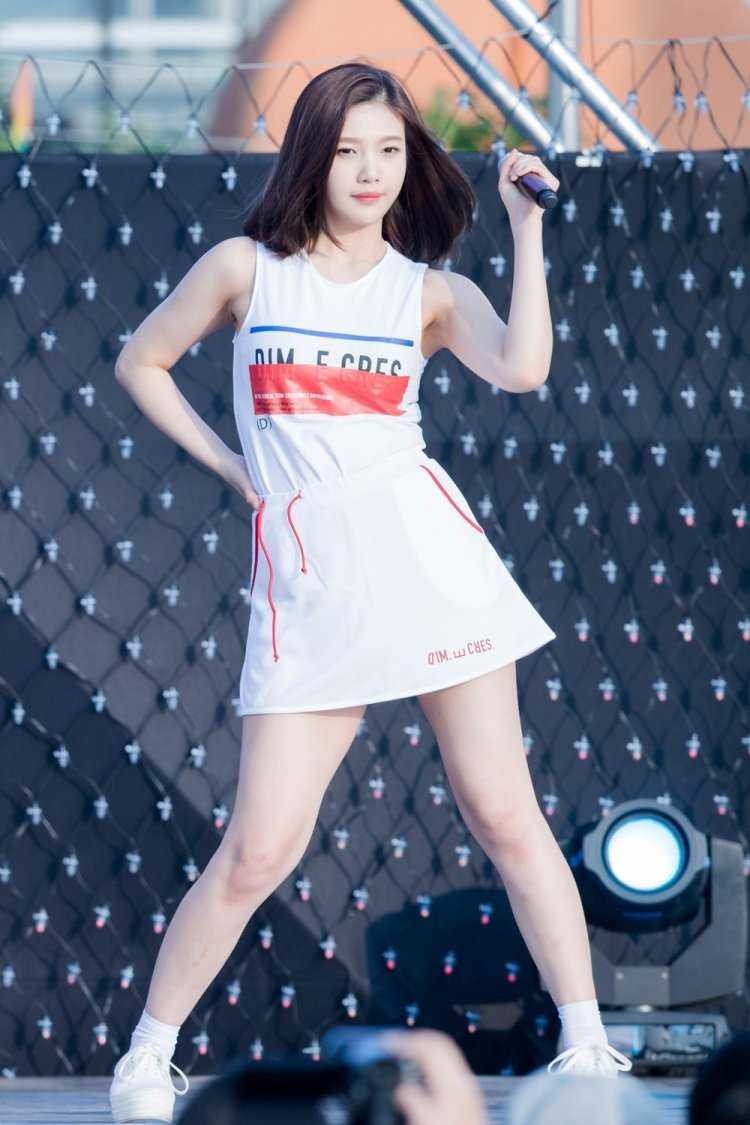 Корейские девушки танцуют