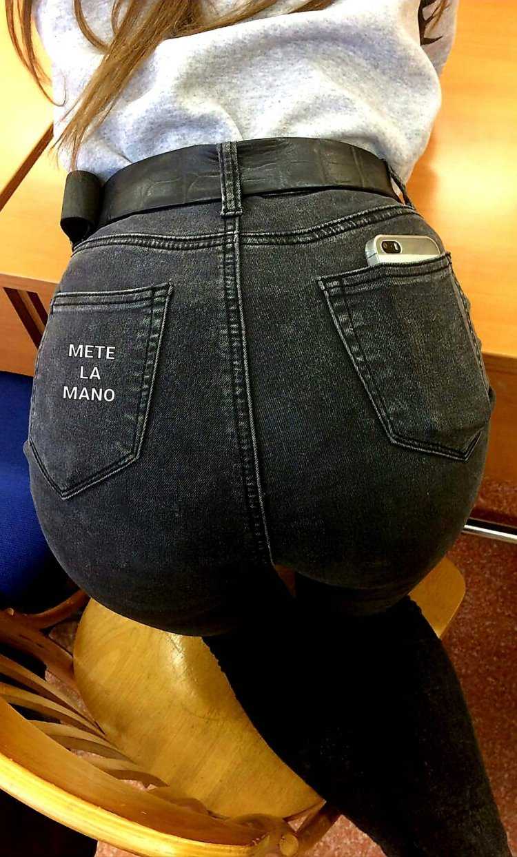 Школьные попки в джинсах