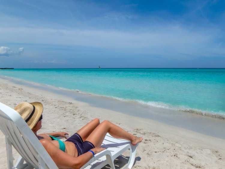 Куба девушка море