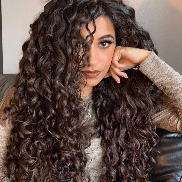 Красивые девушки с кудряшками