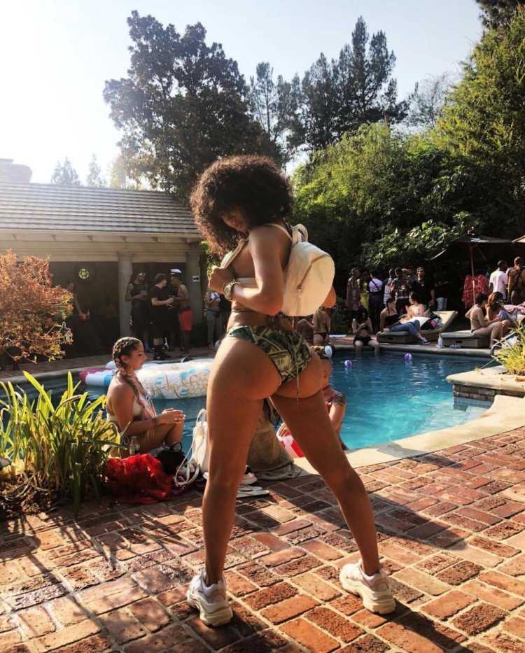 Модель Ayisha Diaz