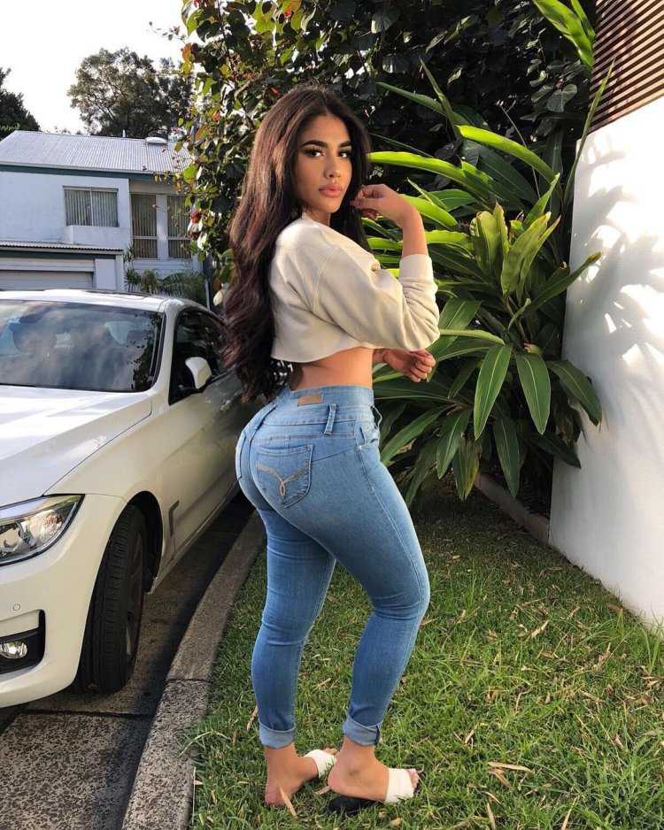 Marleny Nunez в джинсах