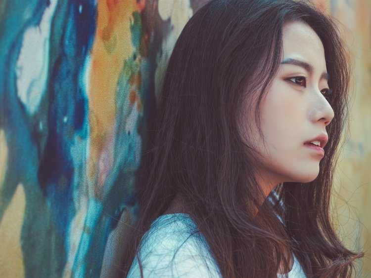 Азиатское лицо сбоку