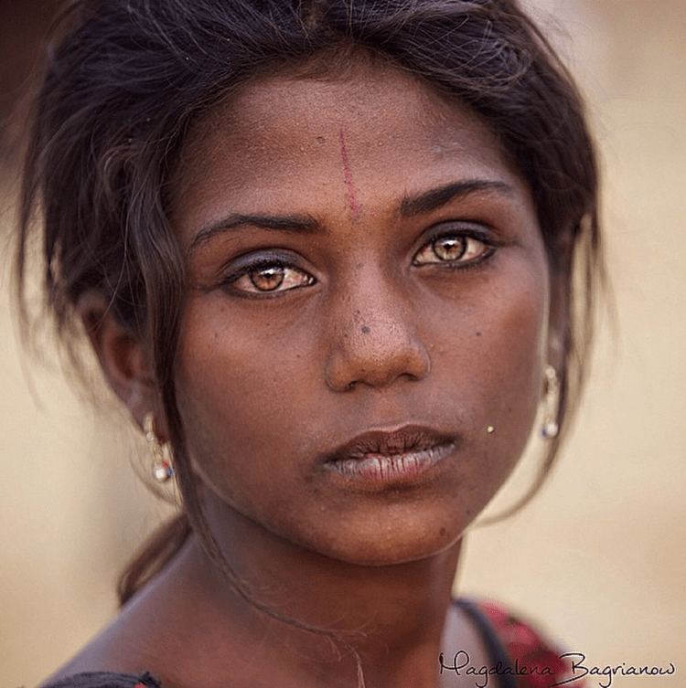 Метка на лице индианки5