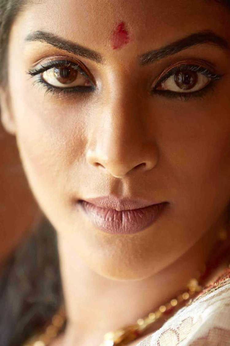 Метка на лице индианки1