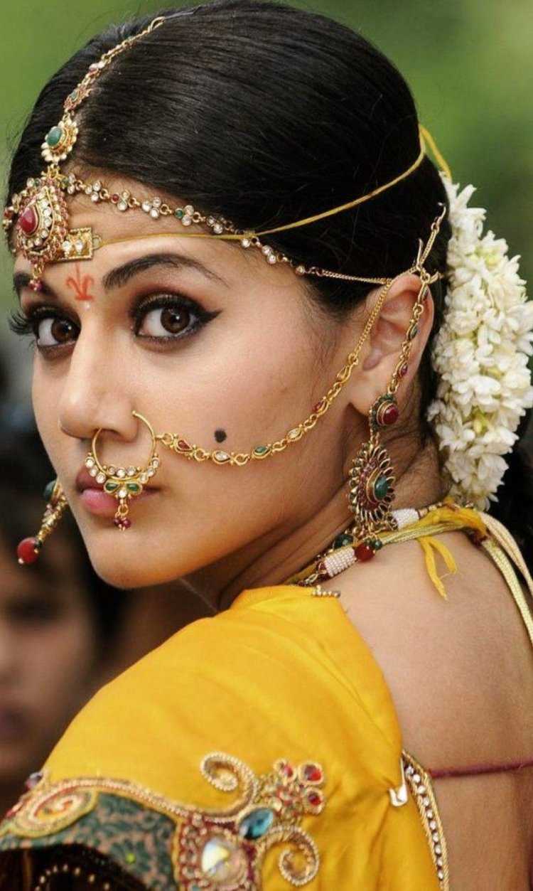 Индийские украшения в нос