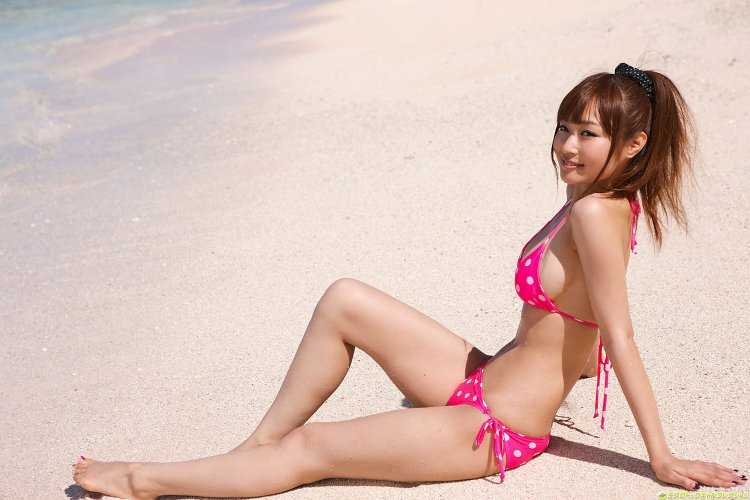 Мираи Сида бикини