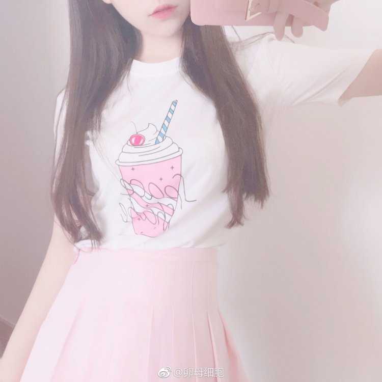 Корейская девушка в розовом