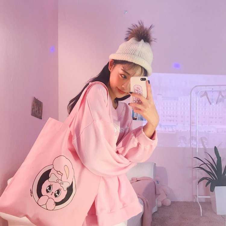 Кореянки в розовом