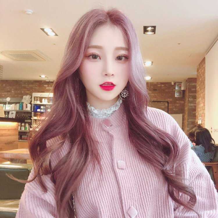 Кореянки в розовом