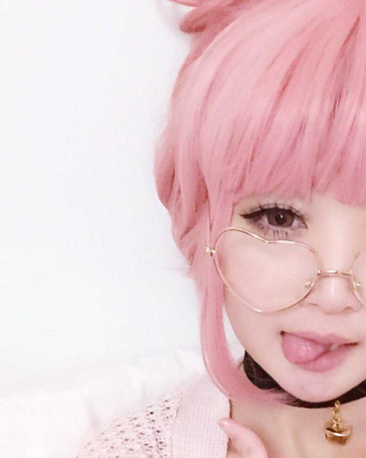 Кореянки с розовыми волосами