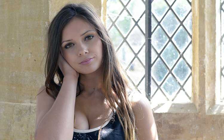 Луиза Мари грудь