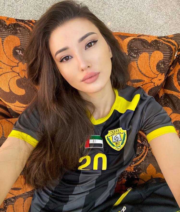 Айжан Асемова селфи