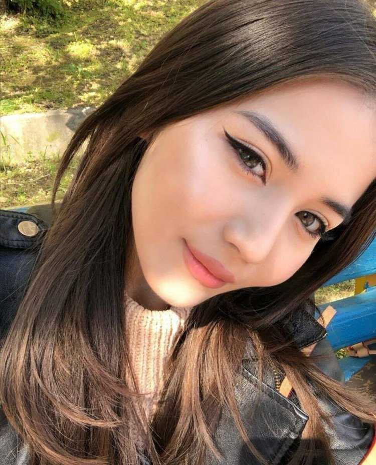 Айжан Асемова селфи