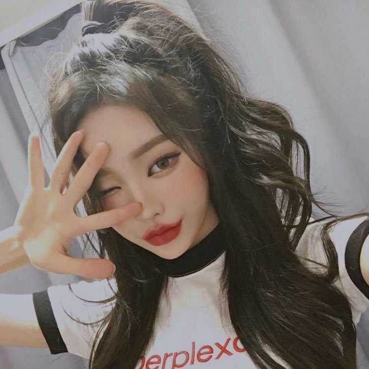 Kim daxbin плачет