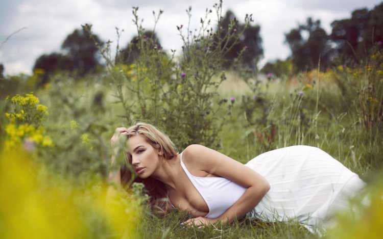 Фотосессия девушки на природе