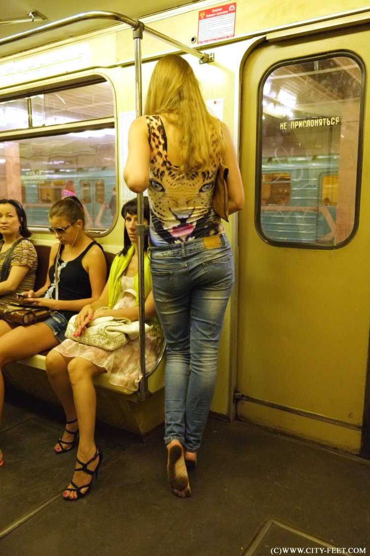 Красивые женщины в метро