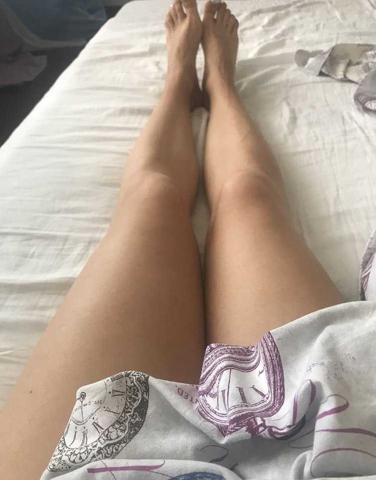 Ножки в розовых трусиках13