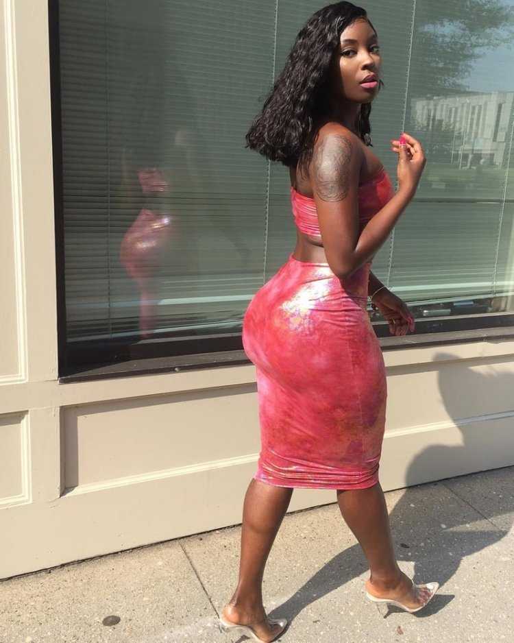 Большие попки негритянок в платье