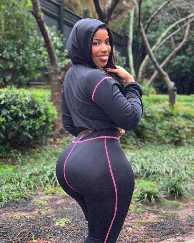 Большие попы в леггинсах ebony