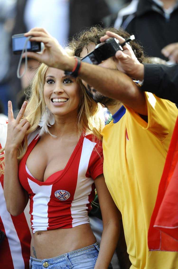 Болельщица сборной Парагвая Лариса Рикельме