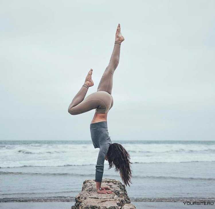 Красивая стойка на руках