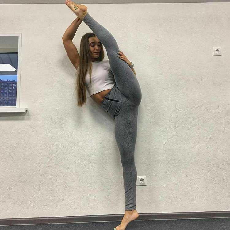 Регина Тодоренко в лосинах