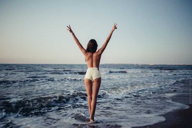 Топлесс со спины