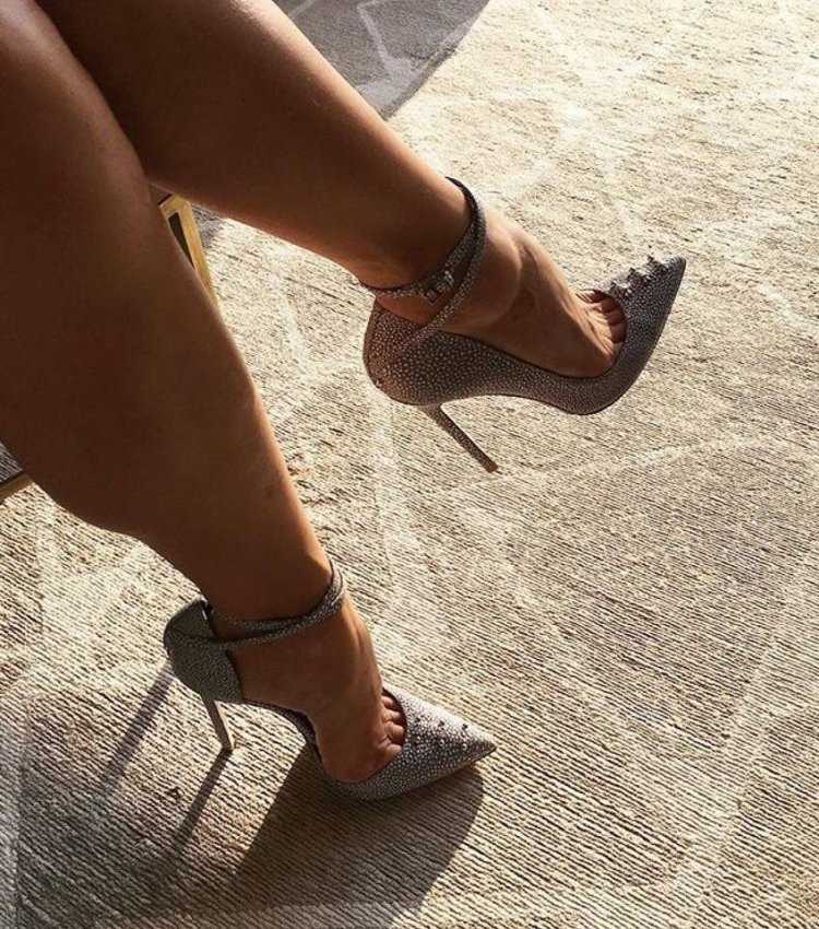 Стилетто Годес