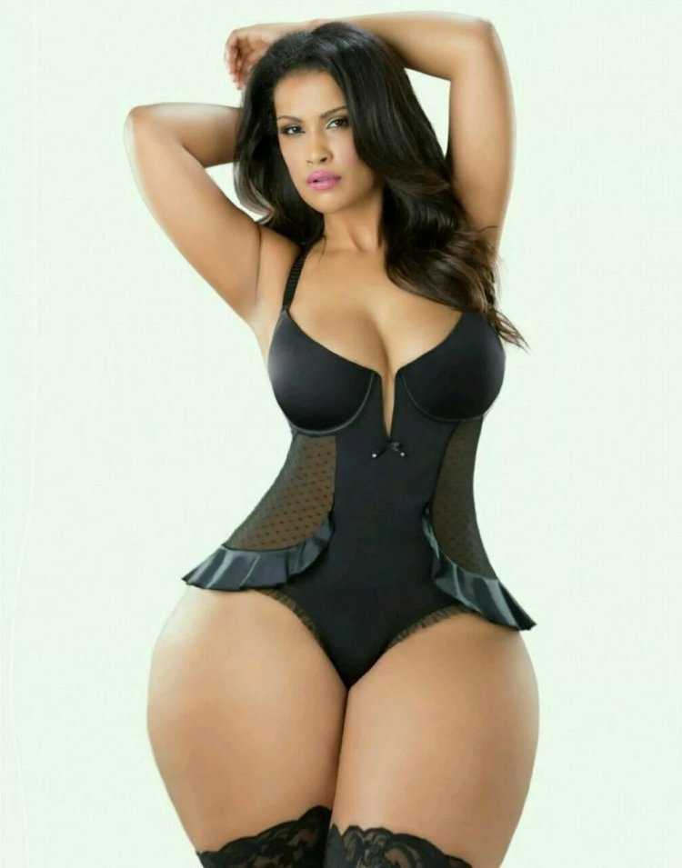 Amirah Dyme в купальнике