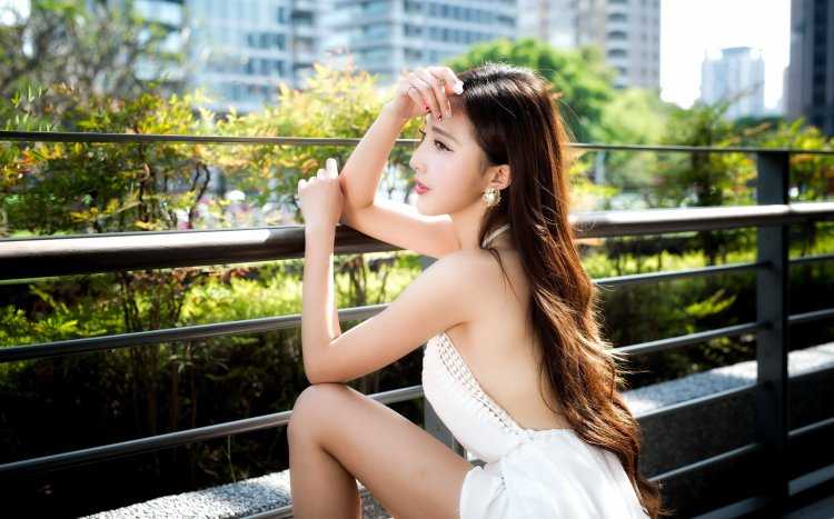 Азиатская внешность девушки