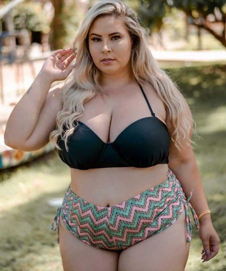 Лиза Стеблевская пышная красота