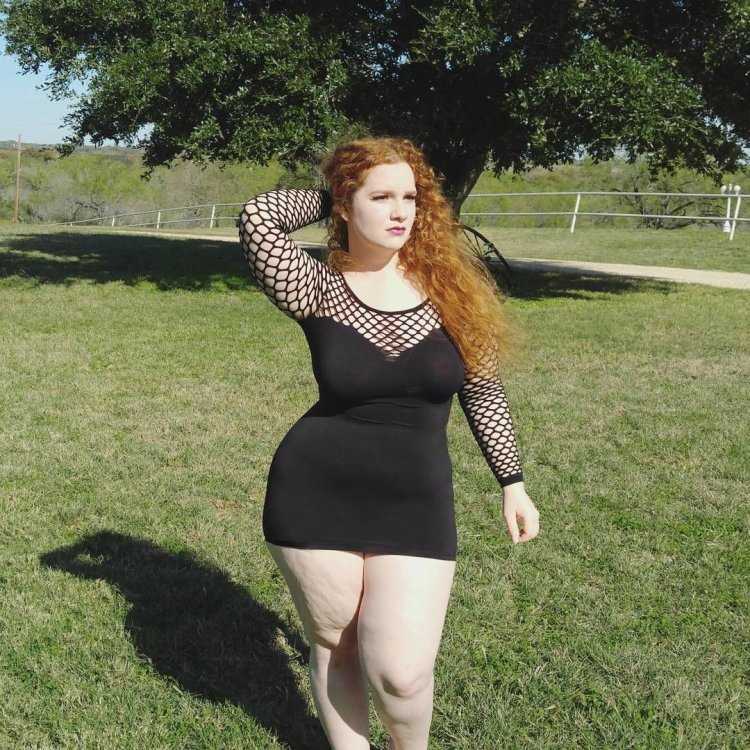 София Адамс плюс сайз