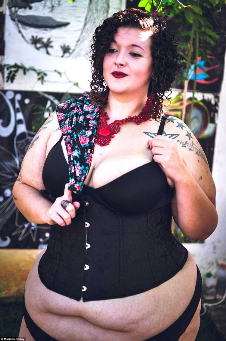 Пышка Эмбер Рейн задница