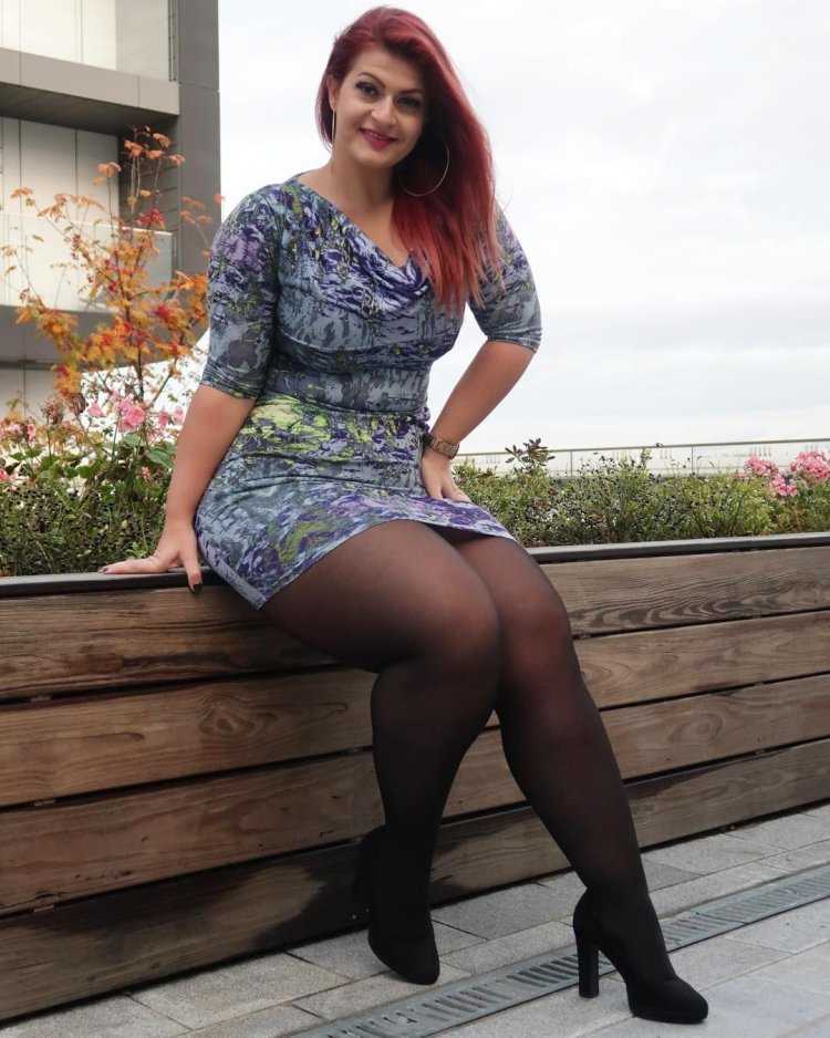 Kacie James ляжки в колготках