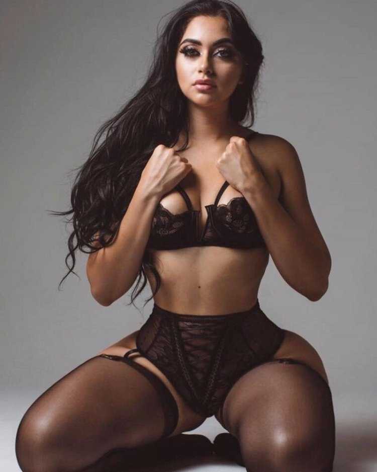 Cecibel Vogel в бикини