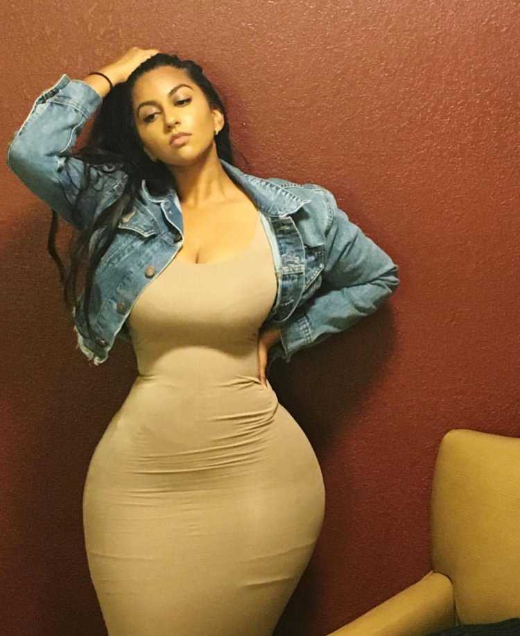 Огромные бедра