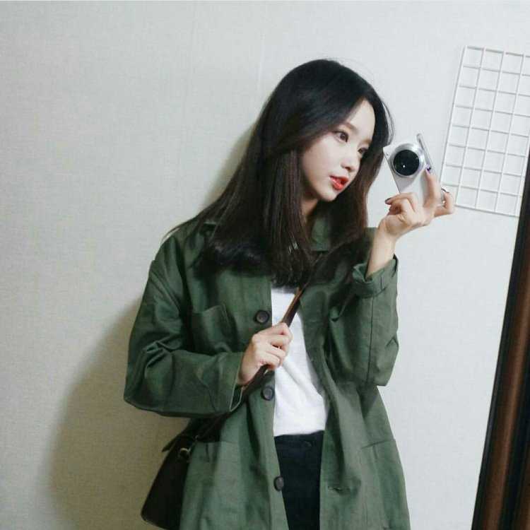 Кореянка с фотоаппаратом