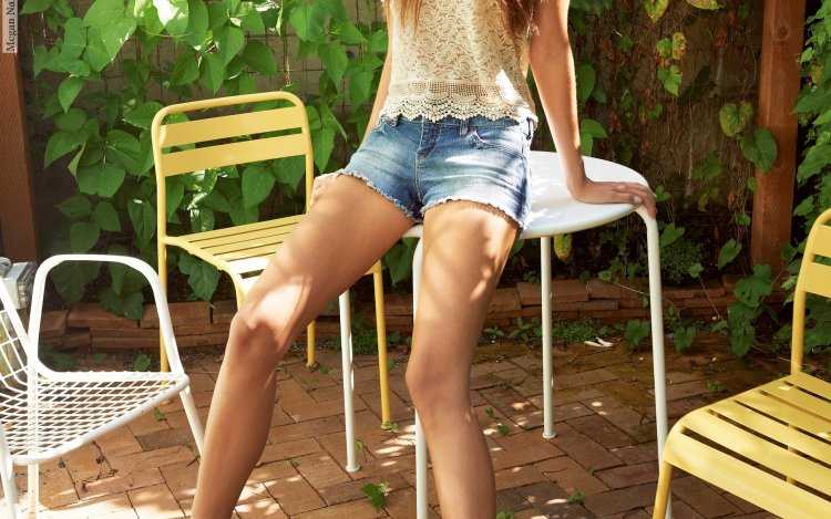 Стройные ножки в шортиках